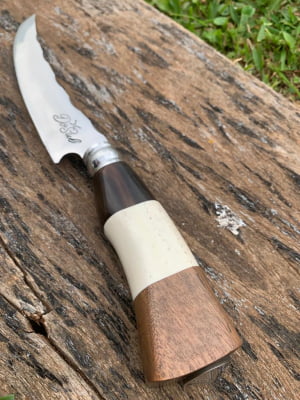 FACA ARTESANAL CURVADA INOX CABO DE OSSO MADEIRA E CHIFRE