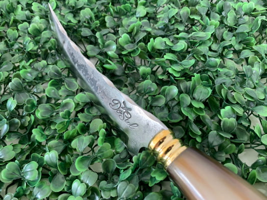 FACA ARTESANAL CURVADA PARA CHURRASCO CABO DE CHIFRE CURVO