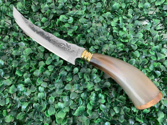 FACA ARTESANAL CURVADA PARA CHURRASCO CABO DE CHIFRE CURVO