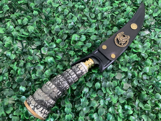 FACA ARTESANAL CURVADA DE DISCO 7 POLEGADAS CABO DE RABO DE TATU (sintético)