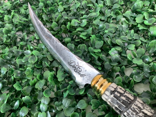 FACA ARTESANAL CURVADA DE DISCO 7 POLEGADAS CABO DE RABO DE TATU (sintético)