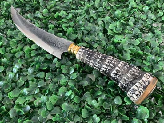 FACA ARTESANAL CURVADA DE DISCO 7 POLEGADAS CABO DE RABO DE TATU (sintético)