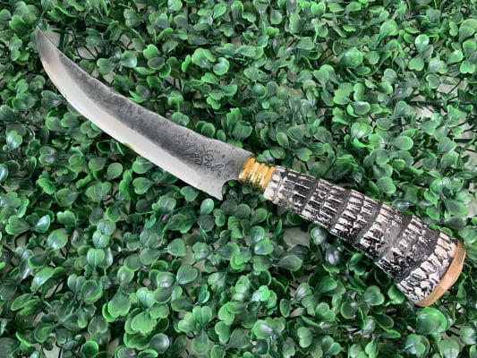 FACA ARTESANAL CURVADA DE DISCO 7 POLEGADAS CABO DE RABO DE TATU (sintético)