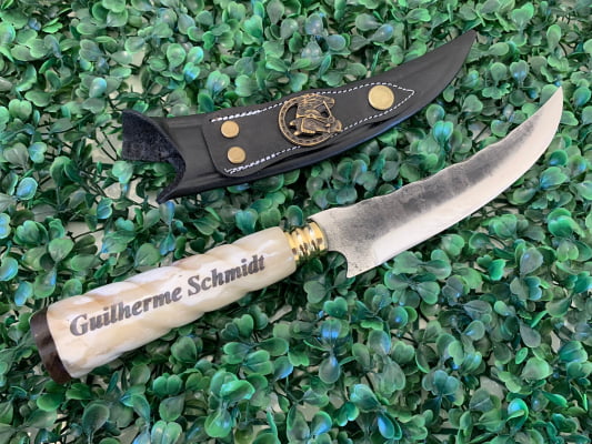 FACA ARTESANAL CURVADA PERSONALIZADA PARA CHURRASCO CABO DE OSSO