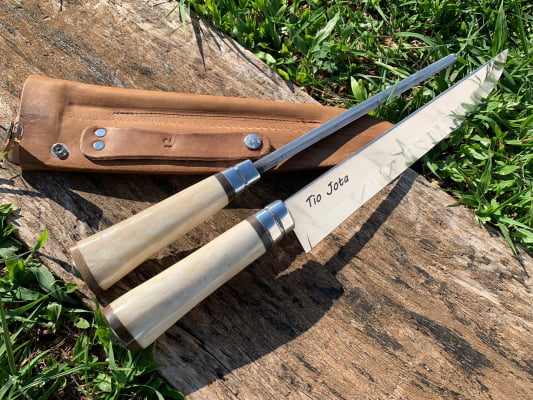 CONJUNTO FACA E CHAIRA PARA BRINDE CABO DE OSSO