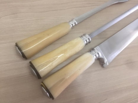 KIT CHURRASCO FACA CHAIRA E GARFO 10 POLEGADAS CABO DE OSSO