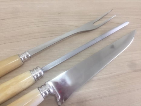 KIT CHURRASCO FACA CHAIRA E GARFO 10 POLEGADAS CABO DE OSSO