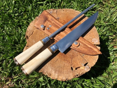 CONJUNTO FACA E CHAIRA PARA BRINDE CABO DE OSSO