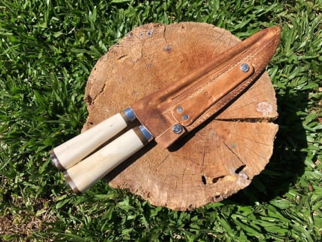 CONJUNTO FACA E CHAIRA PARA BRINDE CABO DE OSSO